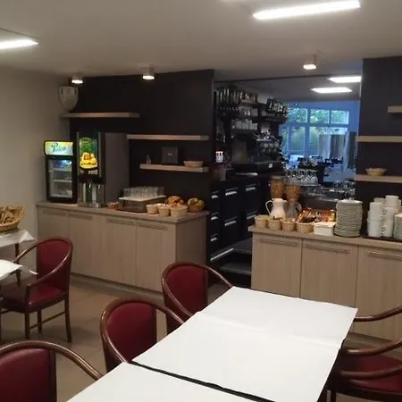 De La Poste La Cavalerie