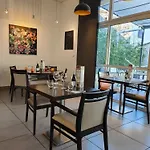 De La Poste 호텔 라 카발레리에