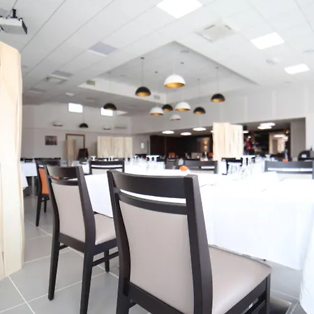 De La Poste La Cavalerie