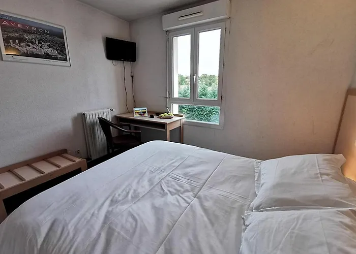 De La Poste La Cavalerie