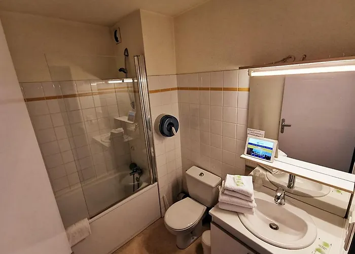 De La Poste La Cavalerie