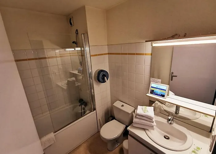 De La Poste La Cavalerie